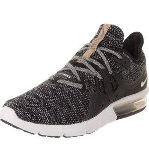 Nike Max sequent 3 sneakers-like new